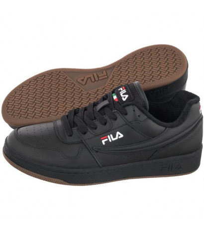 black fila low top